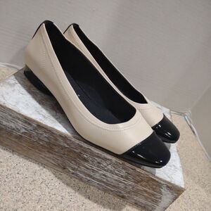 👍 AK Carlie Comfort Flex Flats Size 6. A11